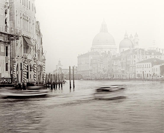 Traffic on the Grand Canal